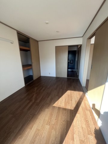 プリュニエラバン 寝室