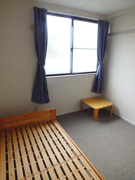 レオパレスミカドＡ 寝室