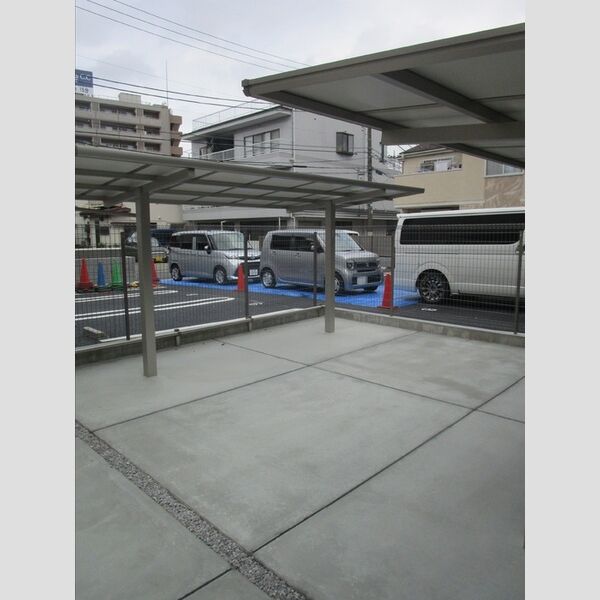 クレスト谷原 駐車場　駐車場