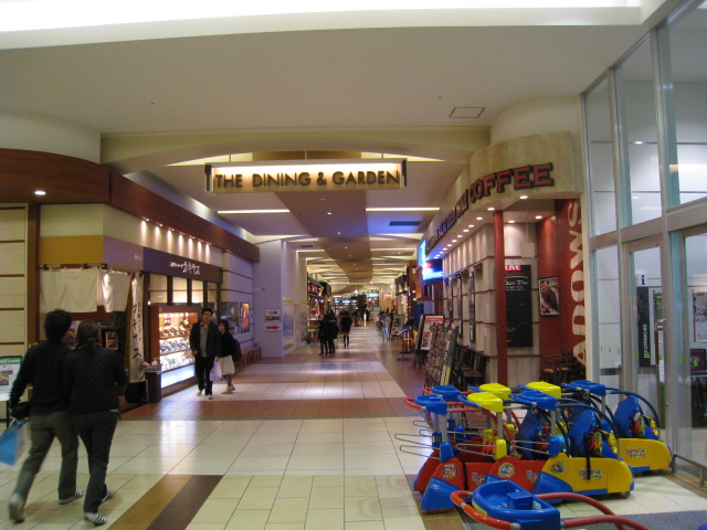 ミリアルディ イオンレストラン街まで1,000ｍ