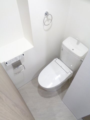 ＡＺＥＳＴ阪東橋401号室 トイレ