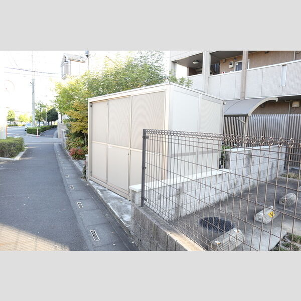 グリーンコーポ前川町201号室 敷地内ゴミ置き場