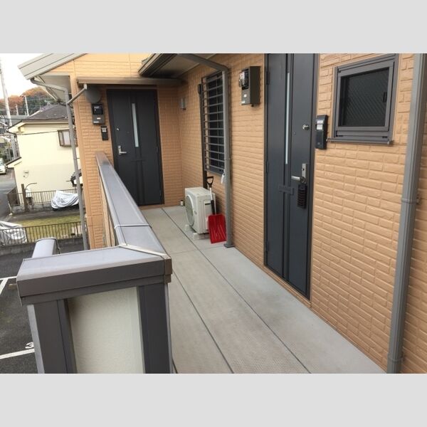 グランシャリオ 2階玄関前共用廊下