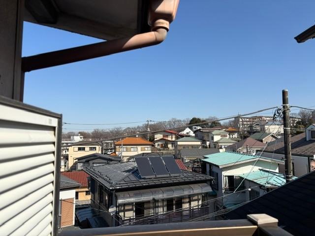 【程久保１丁目】ペットと楽しく暮らせる戸建て 見晴らしの良いベランダ