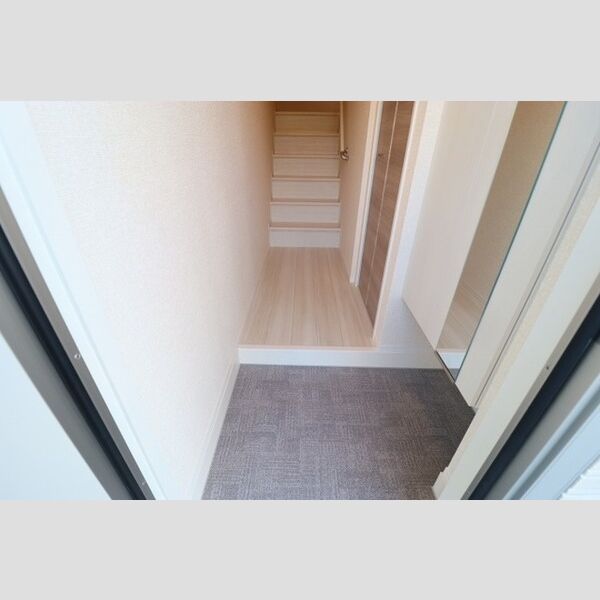 ル・グランⅢ202号室 玄関　シューズボックス(トールタイプ)あり