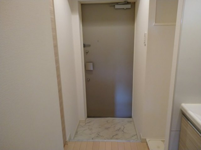 リュクス東金町302号室 玄関