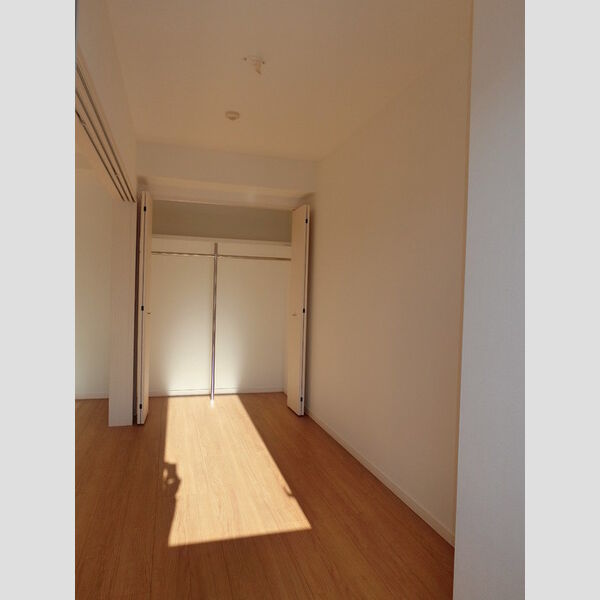 YamazakiSekiyuBLD901号室 引戸を開けた状態の居室です♪