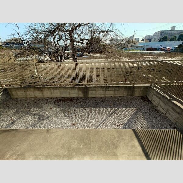 ファヴォーレⅠⅡⅢ　Ⅲ102号室 専用庭