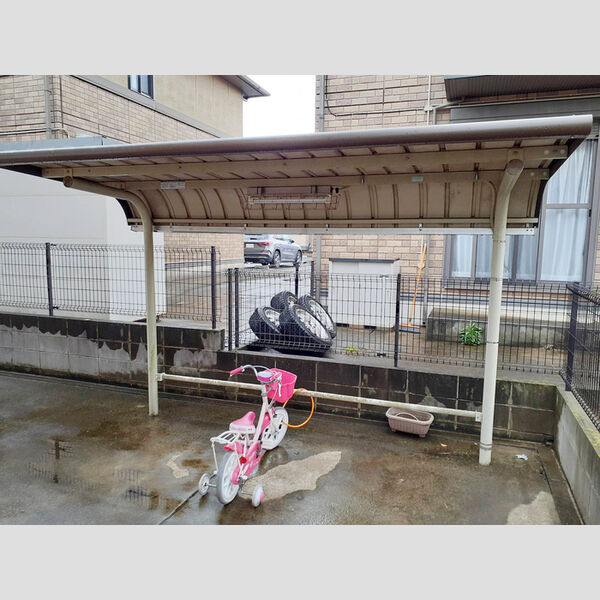ランコントル成田 駐輪場