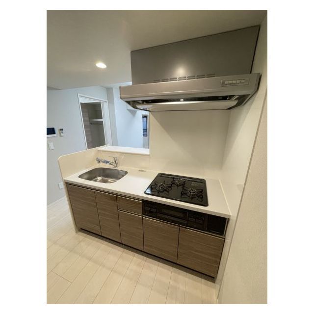 ドゥーエ亀戸Ⅱ0401号室 ３口コンロ付きシステムキッチン