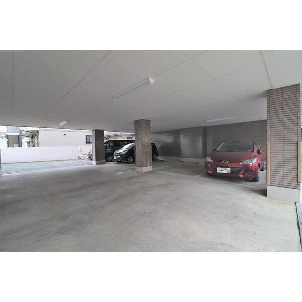 メゾンWAT405号室 駐車場