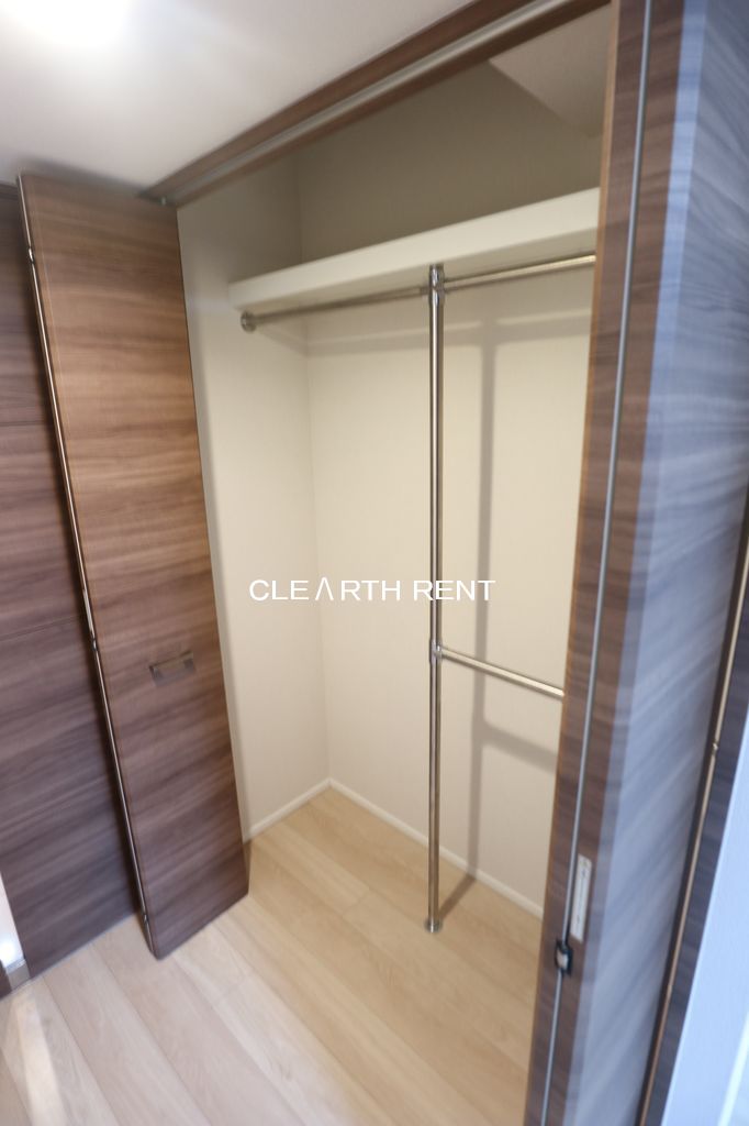 コンシェリア東京 ＴＨＥ ＲＥＳＩＤＥＮＣＥ ハンガーパイプ付き収納クローゼット