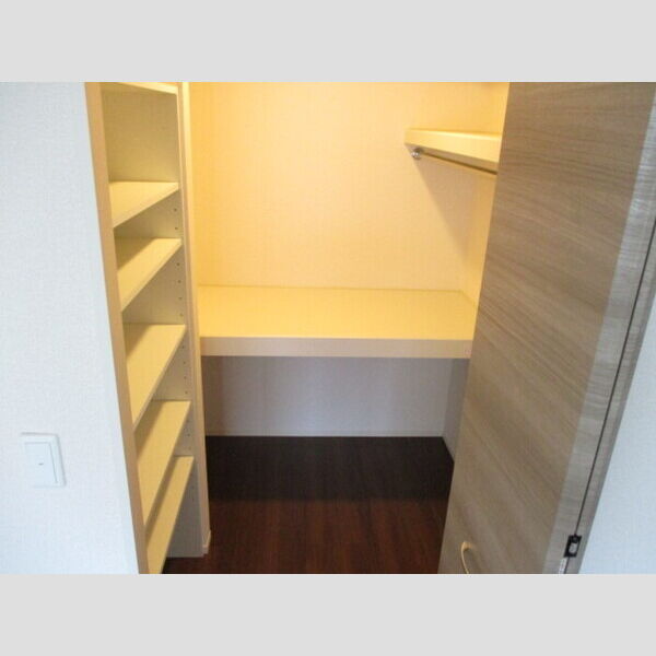 アイチ8　B棟206号室 ウォークインクローゼット