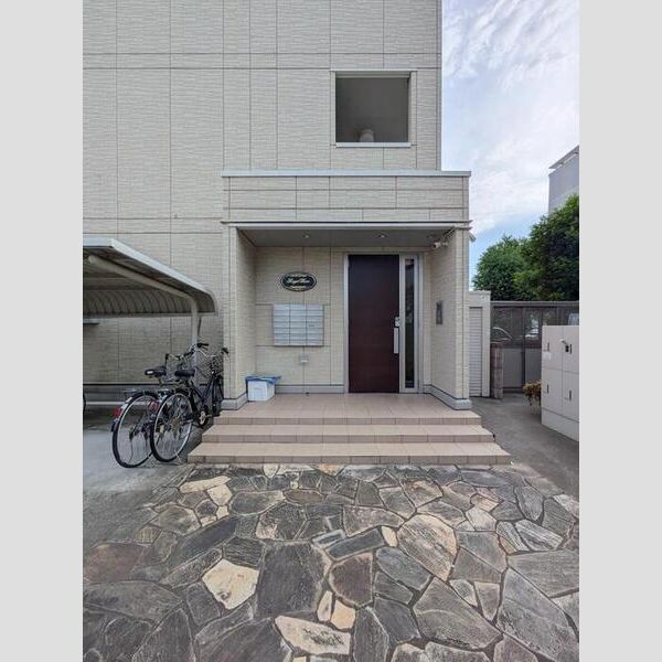 ロイヤルローズ307号室 エントランス