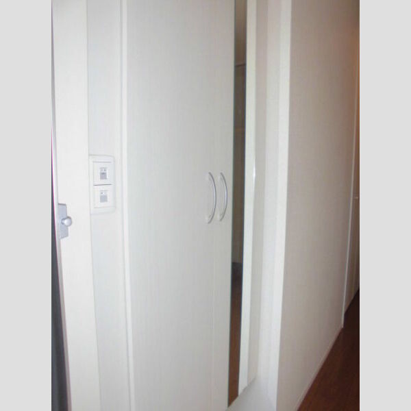 シャルール103号室 玄関