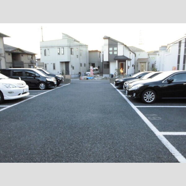 ピエルテル　参番館 駐車場