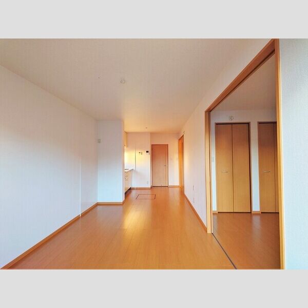 ゼファーコート LDK11帖(別角度)