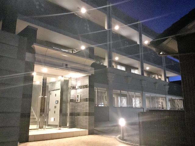 Eternal J（エターナル　ジェイ） 外観写真（夜）