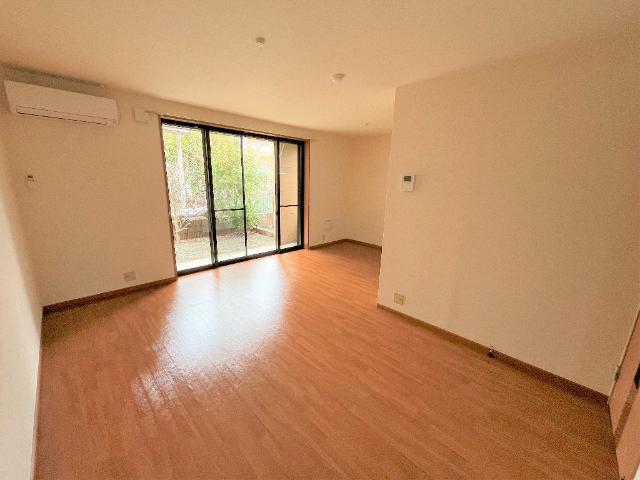 サザン・ウィンド・湘南・Ｇ106号室 リビング