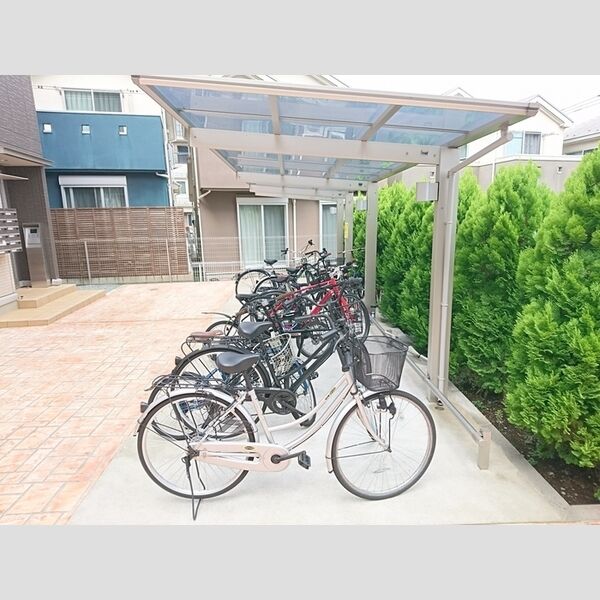 モンサンオール103号室 駐輪場