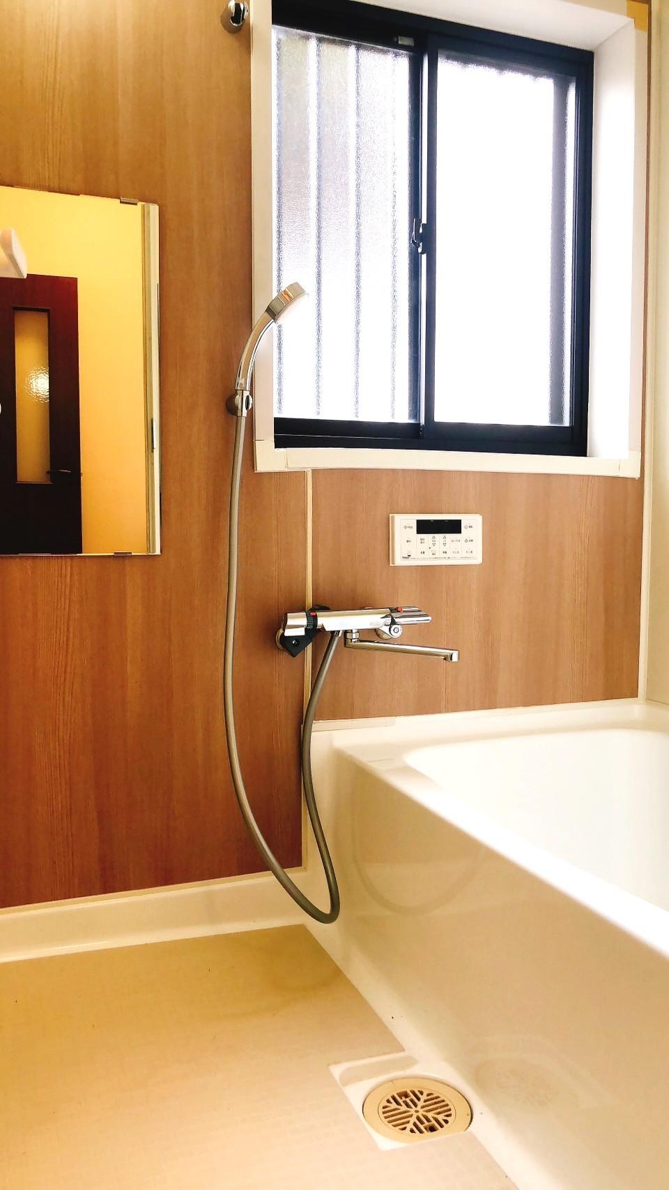 TKハウス西浦和 浴室のシャワー水栓、鏡は新品に交換済み