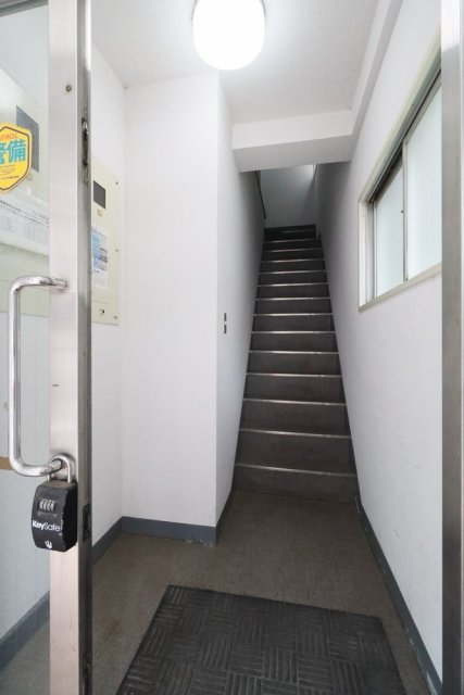 小林ビル3階 エントランス