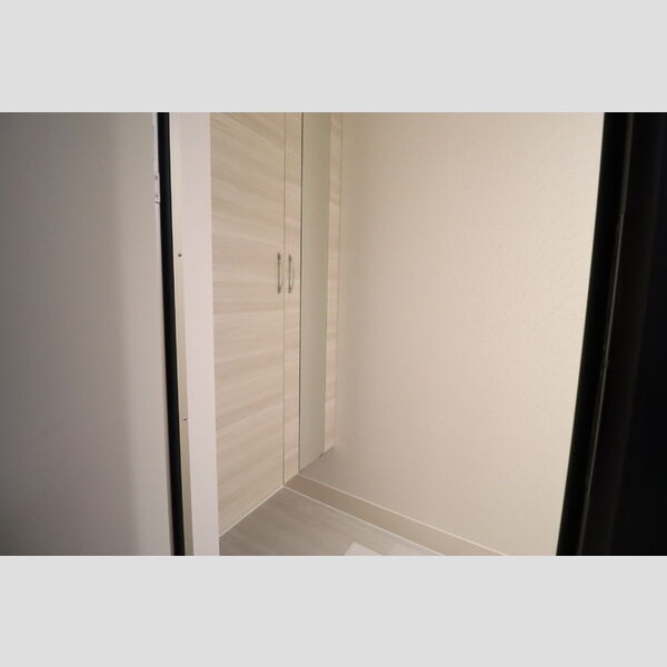 D-ROOM神明町103号室 玄関