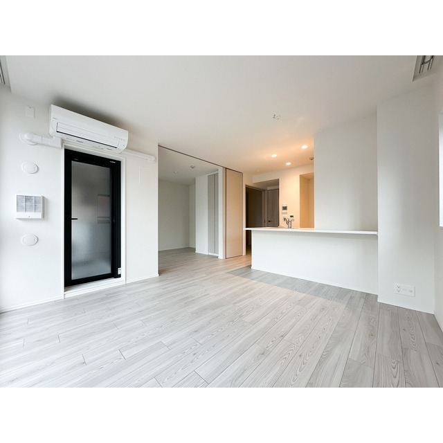 ザ・ケンジントン・レジデンス上池台 リビングダイニング