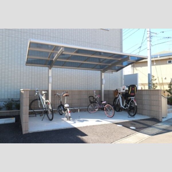 ルミウス102号室 駐輪場