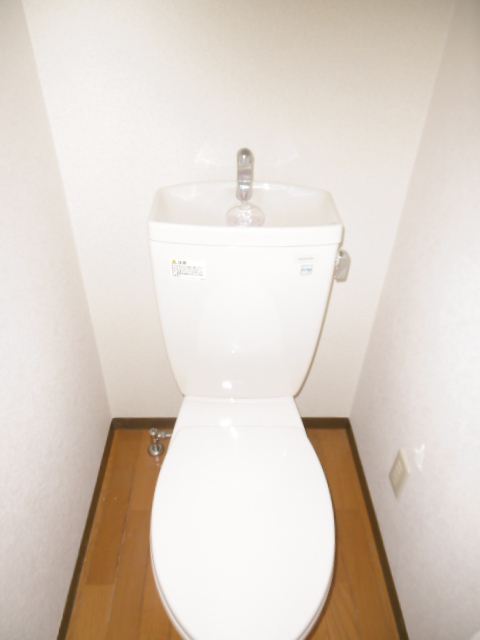 ロイヤルコート・オガワ0502号室 トイレ