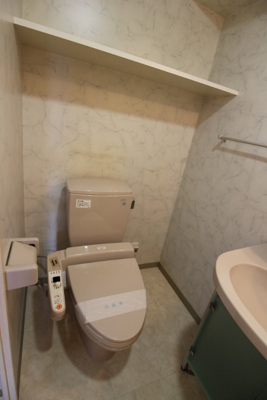 ガラ・ステーション四谷三丁目2階 トイレ