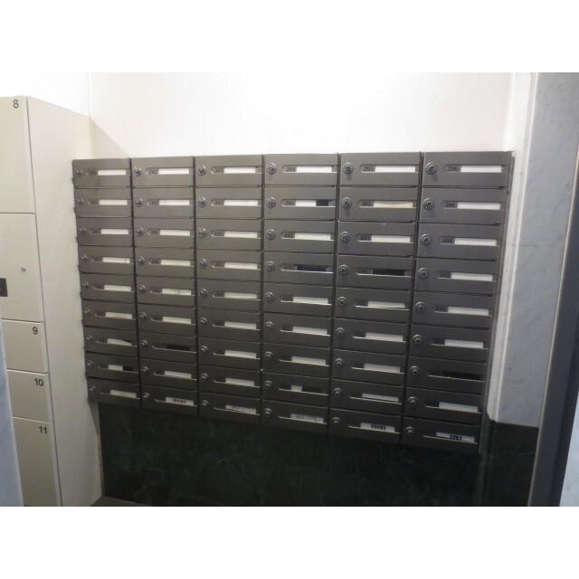 ナビウス中野3階 郵便ポスト