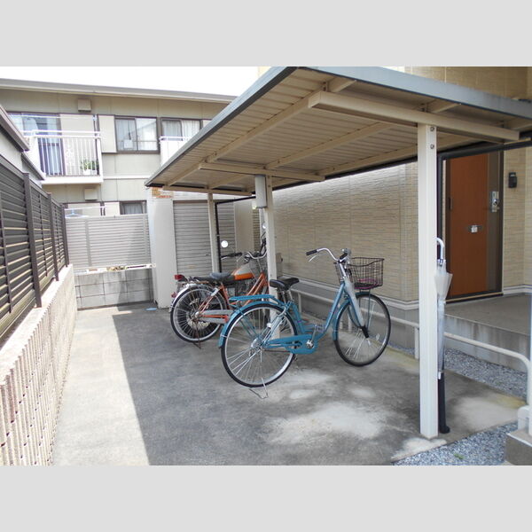 パークサイドK102号室 駐輪場