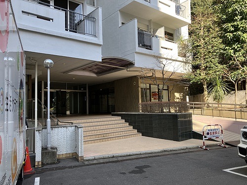 マンション雅叙苑　２号館 エントランス　※2026年2月撮影の写真