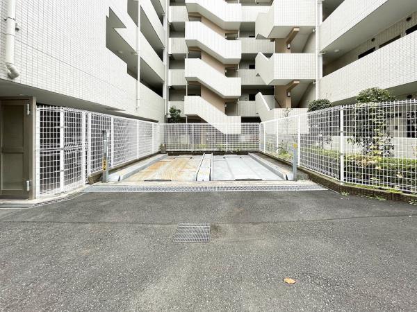 コスモリード西馬込レジデンス6階 駐車場