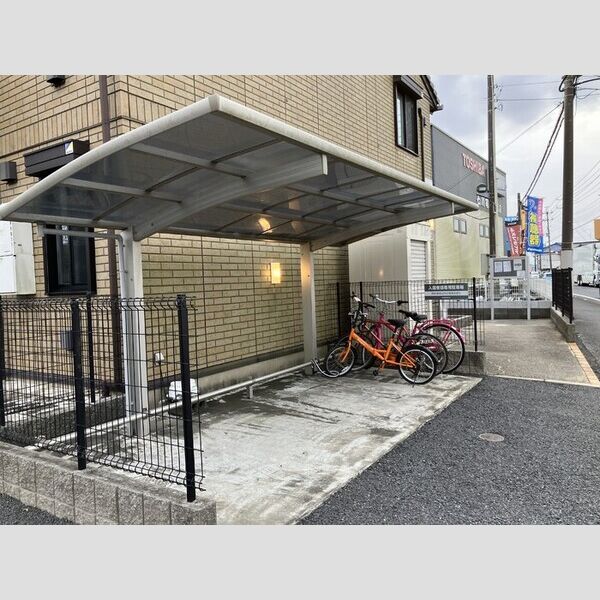 リルシア102号室 駐輪場
