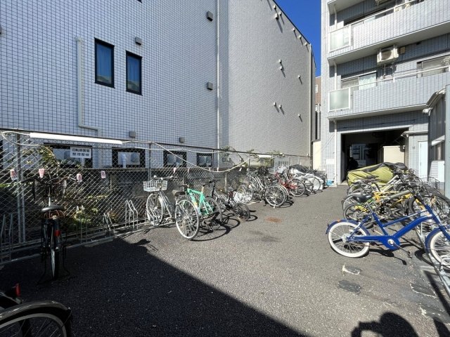 スカイコート下高井戸5階 駐輪場