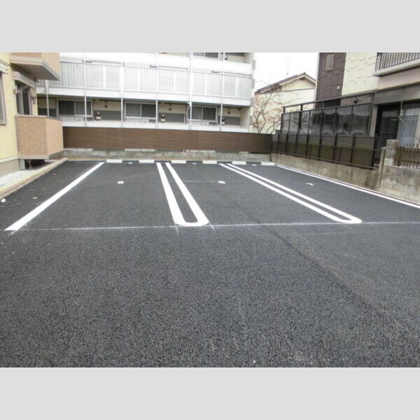 リアルコート D 駐車場