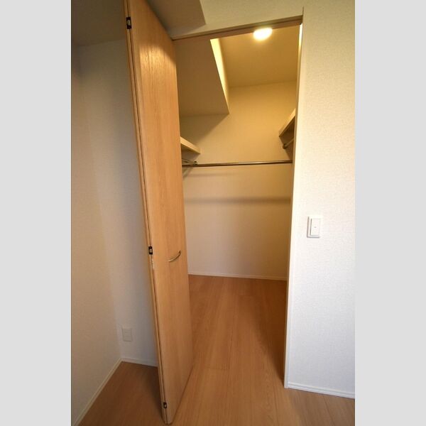 ピアチェーレ202号室 ウォークインクローゼット
