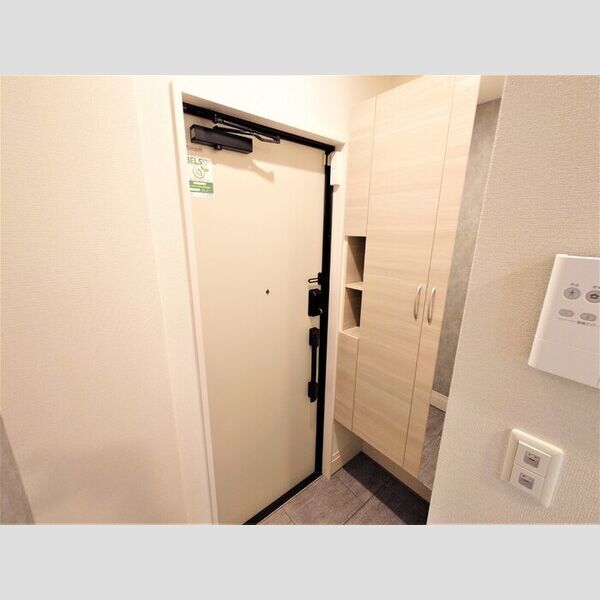 セジュール師岡町102号室 玄関