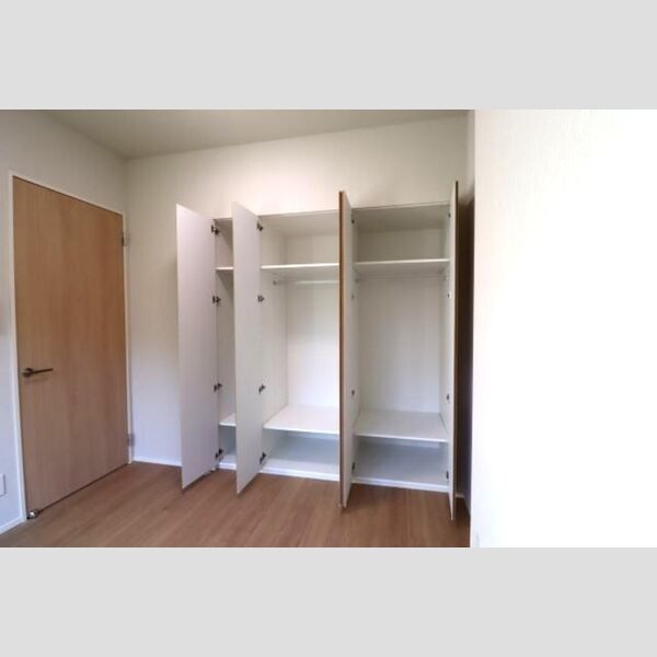 サンジョイアゼロ107号室 収納(洋5、8)