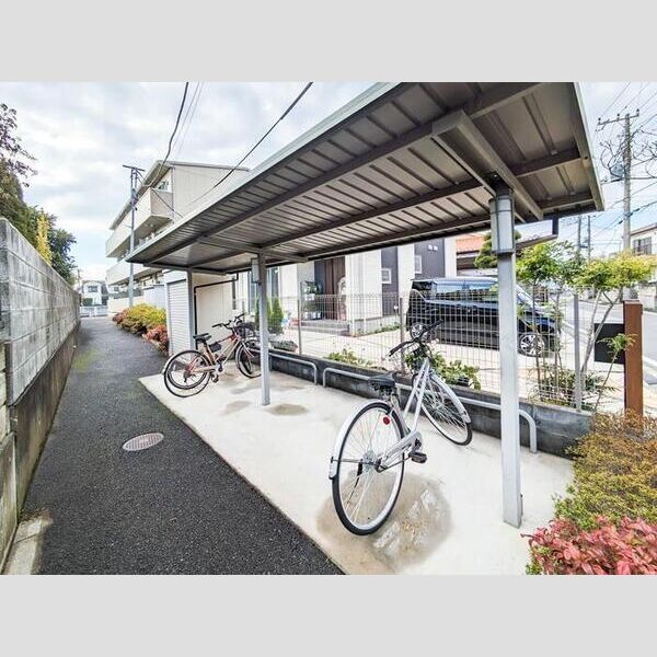 エミナンスⅡ201号室 駐輪場