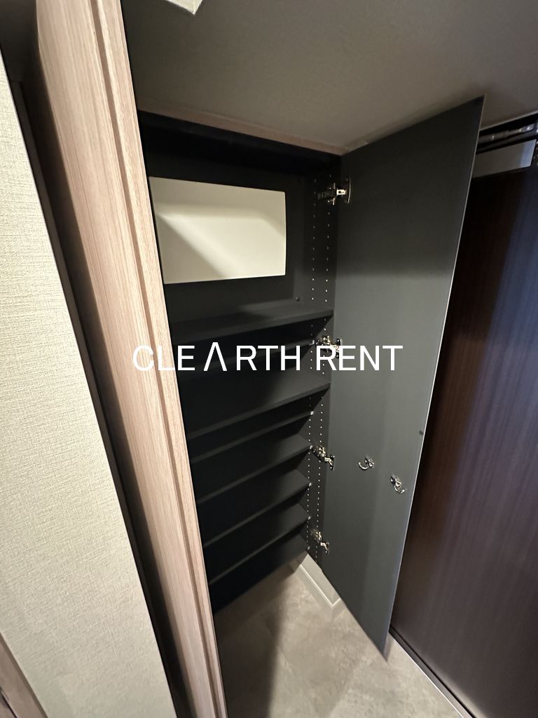 コンシェリア東京 ＜ＨＩＧＡＳＨＩＪＵＪＯ ＲＥＳＩＤＥＮＣＥ3階 トール型下足入れを設置