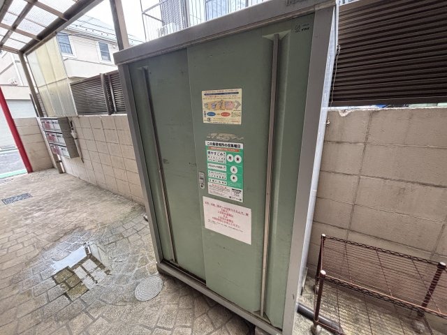 エミナス能見台2階 敷地内ゴミ捨て場