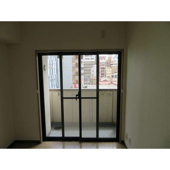 宮崎ビル0401号室 洋室窓