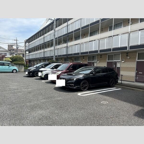 レジデンスフジミ203号室 駐車場