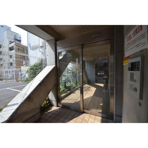 浅草参番館302号室 エントランス