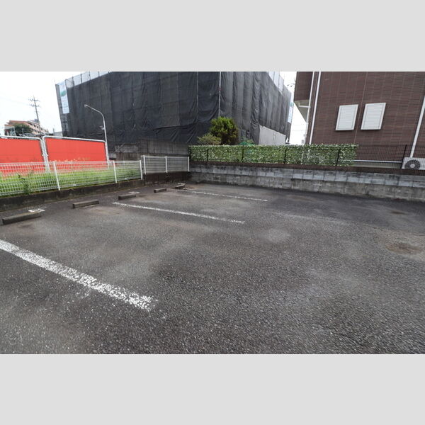 AERIE TAKAKURA 駐車場