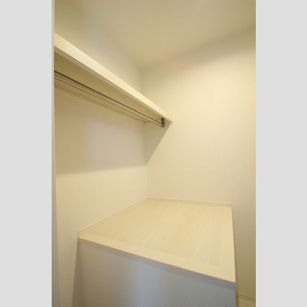 Hogar Ca'lido ウォークインクローゼット内