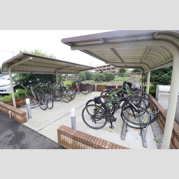 ルシード井の頭 駐輪場